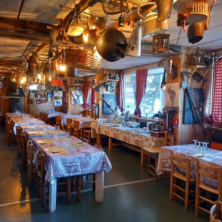 Отель Montlo Relais Des Cerfs Cubieres Экстерьер фото